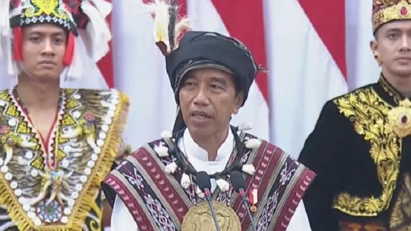 Presiden Joko Widodo menggunakan busana Adat Tanimbar di Sidang Tahunan MPR, DPR dan DPD RI. (Foto: Repro)