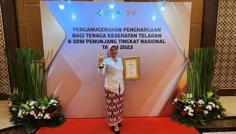 Nurul Lathifah, ahli gizi yang bertugas di Puskesmas Bojong Kamal meraih pengharagaan Nakes Teladan Inovatif Tingkat Nasional 2023. (Foto: Dok Pemkab)