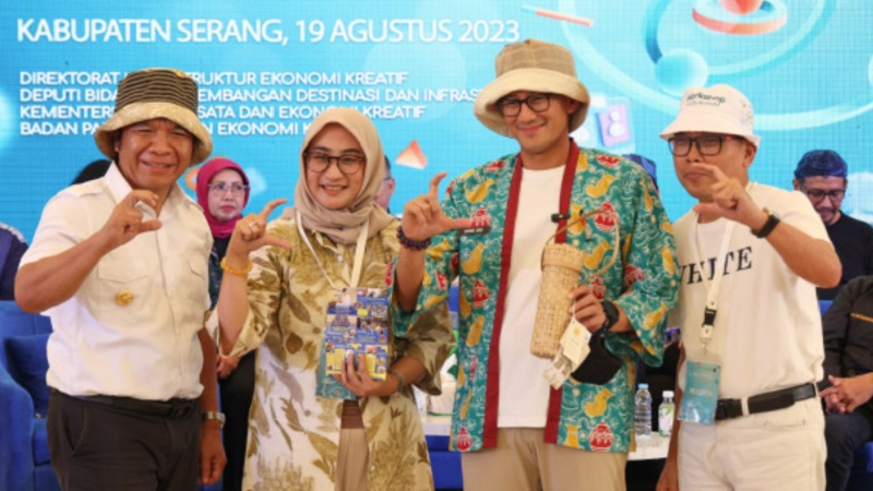 Menteri Pariwisata dan Ekonomi Kreatif Sandiaga Salahuddin Uno dab Pj Gubernur Banten Al Muktabar di Workshop KaTa Kreatif. (Foto: Dok Pemprov)