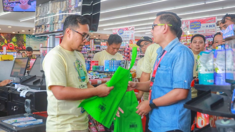 Wakil Walikota Tangsel Pilar Saga Ichsan saat sosialisasi pelarangan penggunaan plastik. (Foto: Dok Pemkot)