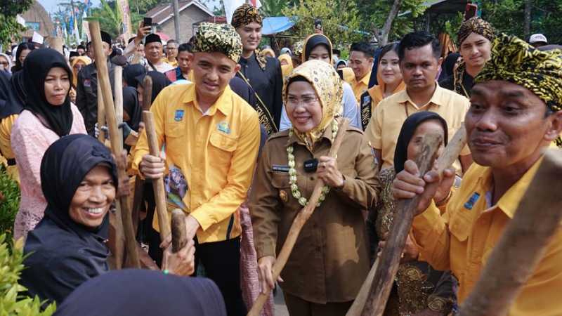 Bupati Serang Ratu Tatu Chasanah saat pembukaan Festival Desa Wisata Cikolelet. (Foto: Ist)