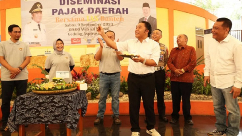 Pj Gubernur Banten Al Muktabar meluncurkan situs TeBaSS. (Foto: Dok Pemprov)