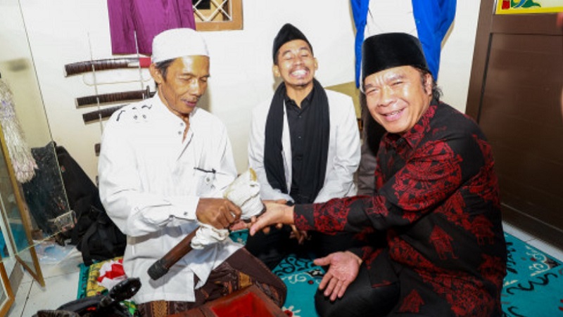 Pj Gubernur Banten Al Muktabar menghadiri Pangulasan Golok Ciomas. (Foto: Dok Pemprov)