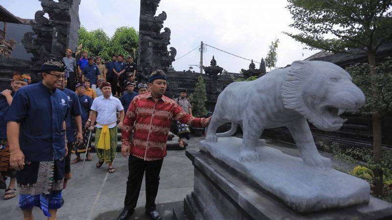 alikota Tangerang Arief R. Wismansyah, dalam acara Pembukaan Utsawa Dharma Gita (UDG) Umat Hindu Kota Tangerang di Pura Kerta Jaya. (Foto: Dok Pemkot)