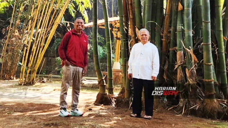 Disway bersama Ketua Yayasan Bambu Ijuk Indonesia, Jatnika. -