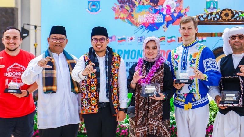 Wakil Walikota Tangerang Selatan menyambut kedatangan delegasi International Culture Festival (IICF) 2023. (Foto: Dok Pemkot)