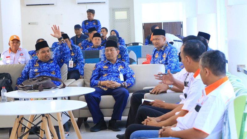 Walikota Tangerang, Arief R. Wismansyah saat menerima kunjungan dari perwakilan Mantan Atlet Voli Indonesia (MAVI) di Stadion Benteng Reborn, Senin (2/10). (Foto: Dok Pemkot)