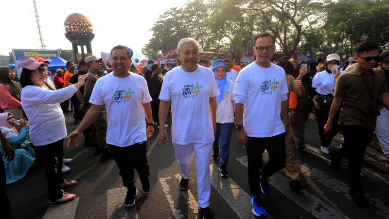 Walikota Tangerang Arief R. Wismansyah, Ketua KORMI Haryono Isman, dan Ketua APEKSI Bima Arya di acara WWD 2023. (Foto: Dok Pemkot)