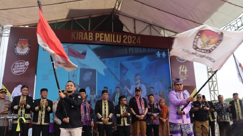 Kirab Pemilu 2024 di Alun-Alun Tigaraksa Puspemkab Tangerang, Minggu (5/11). (Foto: Dok Pemkab)
