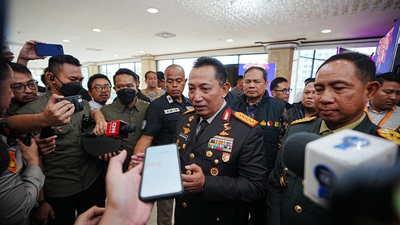 Kapolri Jenderal Listyo Sigit Prabowo menjawab pertanyaan seputar praperadilan Firli Bahuri. (Foro: Humas Polri)