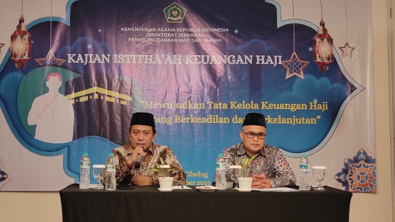 Direktur Bina Haji Arsad Hidayat membuka Diskusi Kajian Istithaah Keuangan Haji. (Foto: Dok Kemenag)