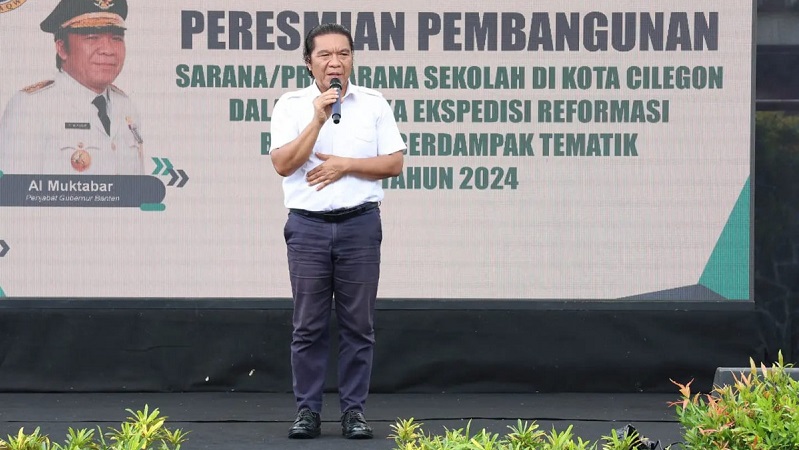 Pj Gubernur Banten Al Muktabar saat peresmian pembangunan sarana prasarana sekolah di Kota Cilegon. (Foto: Dok Peprov)