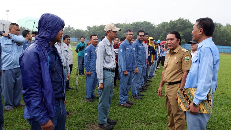 Pj Gubernur Banten Al Muktabar usai memimpin Apel Peringatan Bulan K3 di Stadion Krakatau Steel, Kota Cilegon, Rabu (24/1). (Foto: Dok Pemprov)