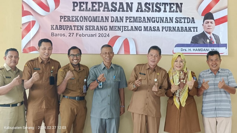 Pelepasan Asisten II Perekonomian dan Pembangunan Setda Kabupaten Serang, Hamdani yang telah memasuku masa purna bakti. (Foto: Iyan/RMBanten)