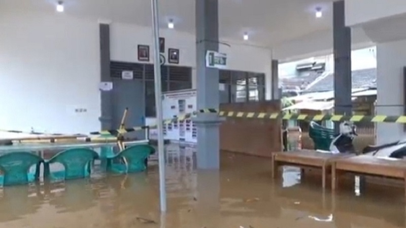 Salah satu TPS di Tangsel yang terkena imbas banjir. (Foto: Repro)