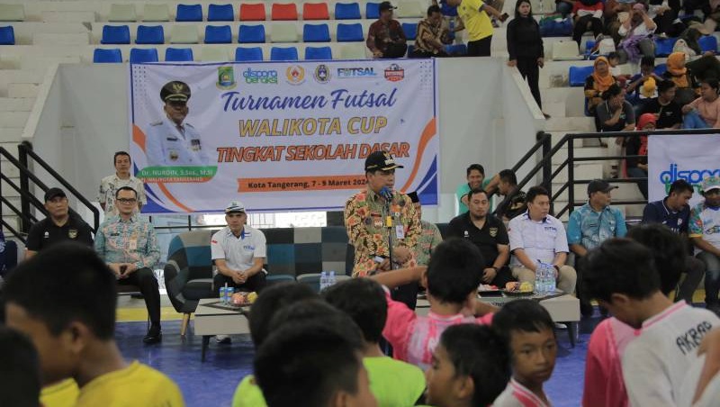 Pj Walikota Tangerang Nurdin membuka turnamen Futsal memeperbutkan piala Walikota. (Foto" Repro)