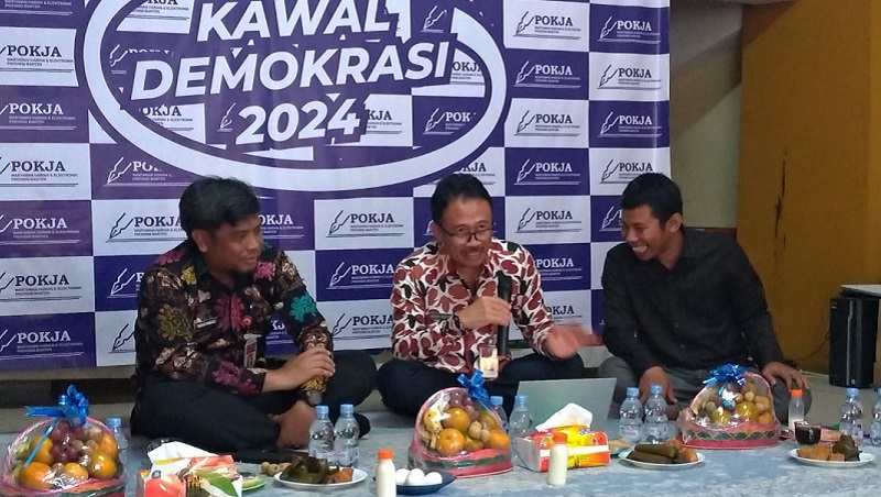 Kepala Dinas Pertanian (Distan) Provinsi Banten Agus M Tauchid. (Tengah). (Foto: Dok Pemprov)