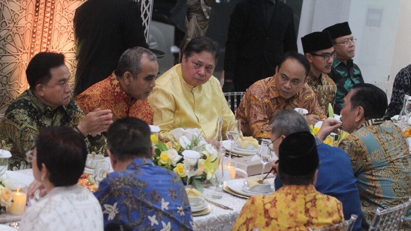 Perwakilan partai pendukung koaliasi Prabowo-Gibran menghadiri halal bi halal yang di gelar Partai Golkar. Tampak pula Plt PPP Mardiono (paling kanan) hadir  di acara itu.. (Foto: Repro)