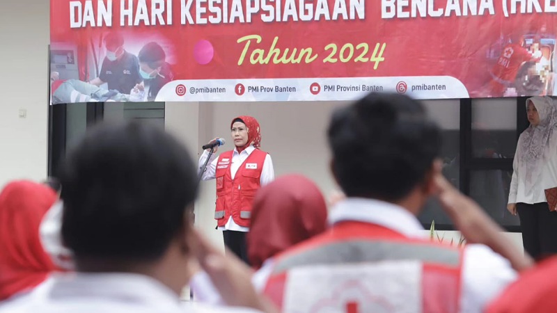 Ketua PMI Banten Ratu Tatu Chasanah memimpin apel kesiapsiagaan ramadhan. (Foto: AMR/RMB)