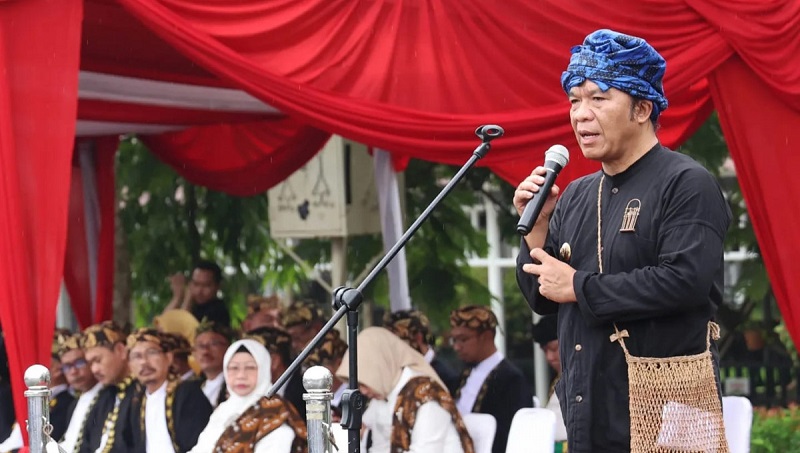 Pj Gubernur Banten Al Muktabar saat upacara Peringatan Hardiknas 2024. (Foto: Biro ADPIM dan Protokol)