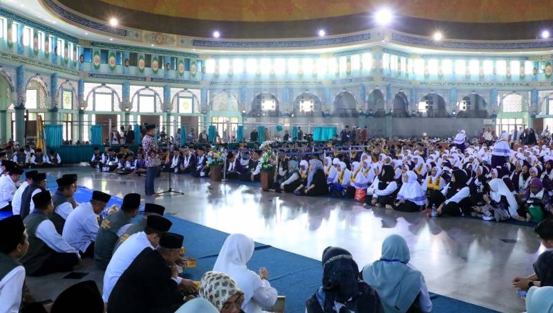 Pj Walikota Tangerang, Nurdin, melepas 431 jemaah haji Kloter 02 JKG/Banten Kota Tangerang. (Foto: Dok Pemkot)